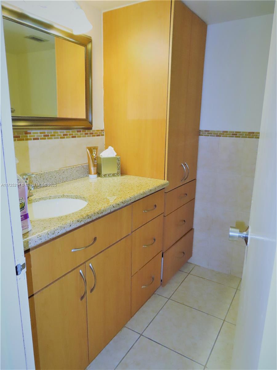 5701 Collins Ave 1011 Property Photo 38