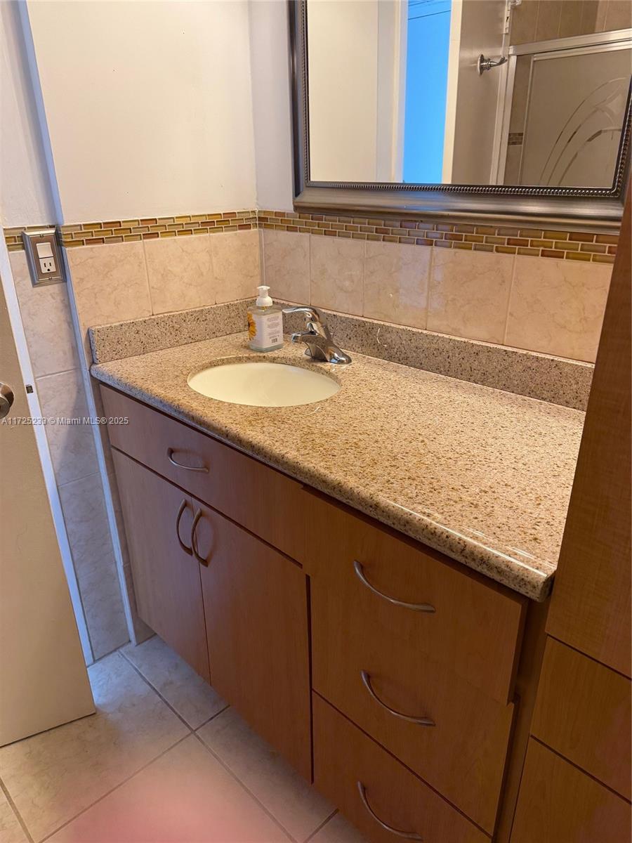 5701 Collins Ave 1011 Property Photo 9