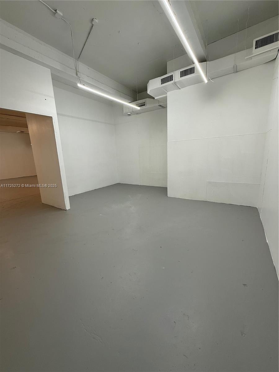 908 N 20th Ave Property Photo 4