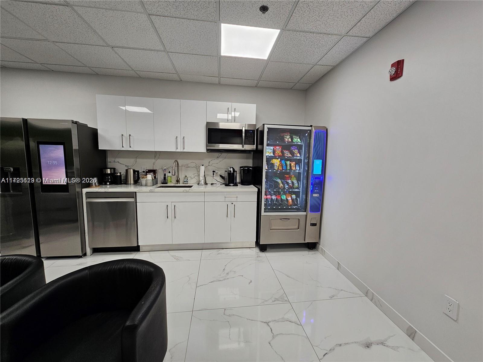 12550 Biscayne Blvd 800-4 Property Photo 8
