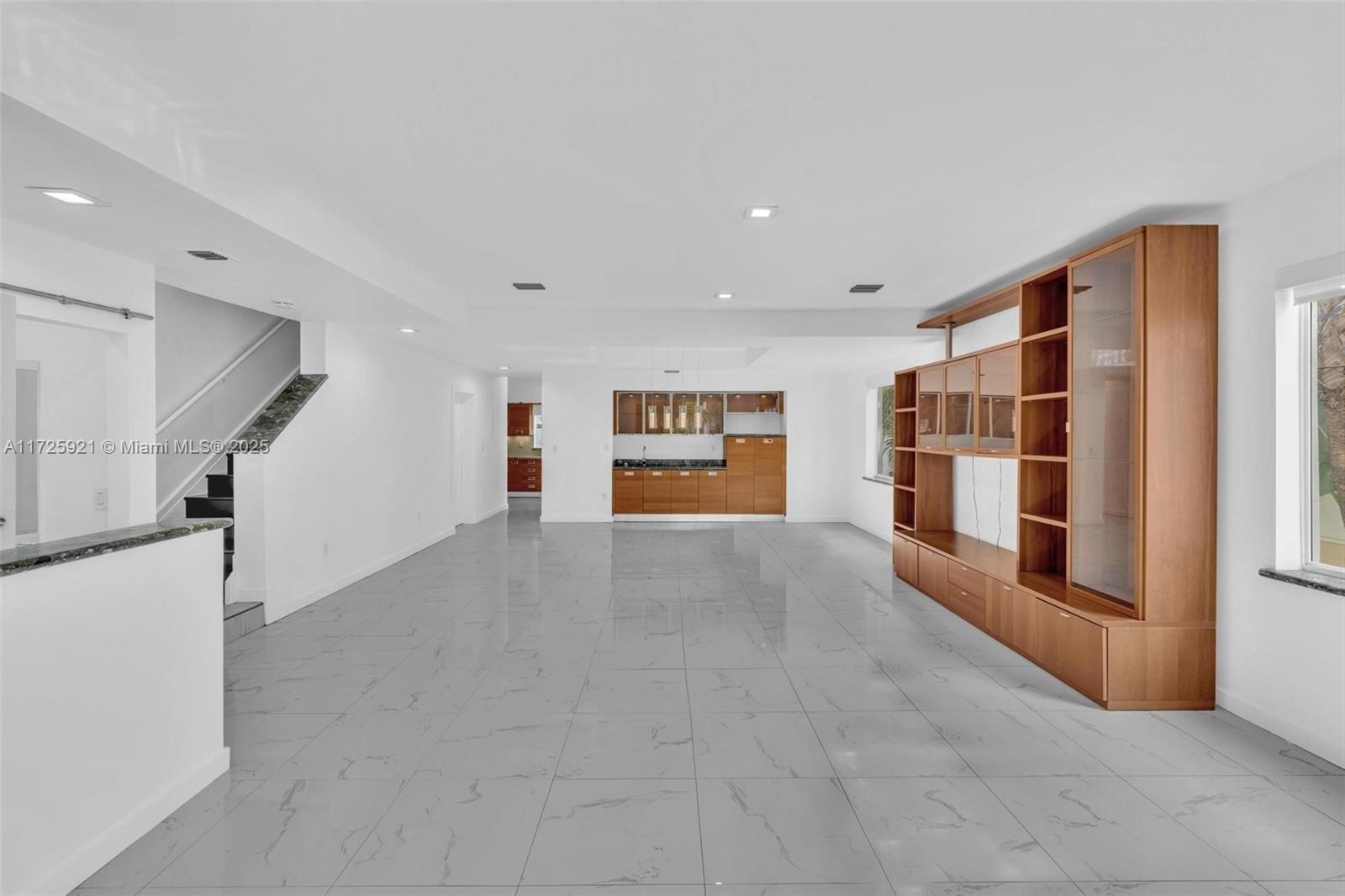 10065 Bay Harbor Ter Property Photo 4