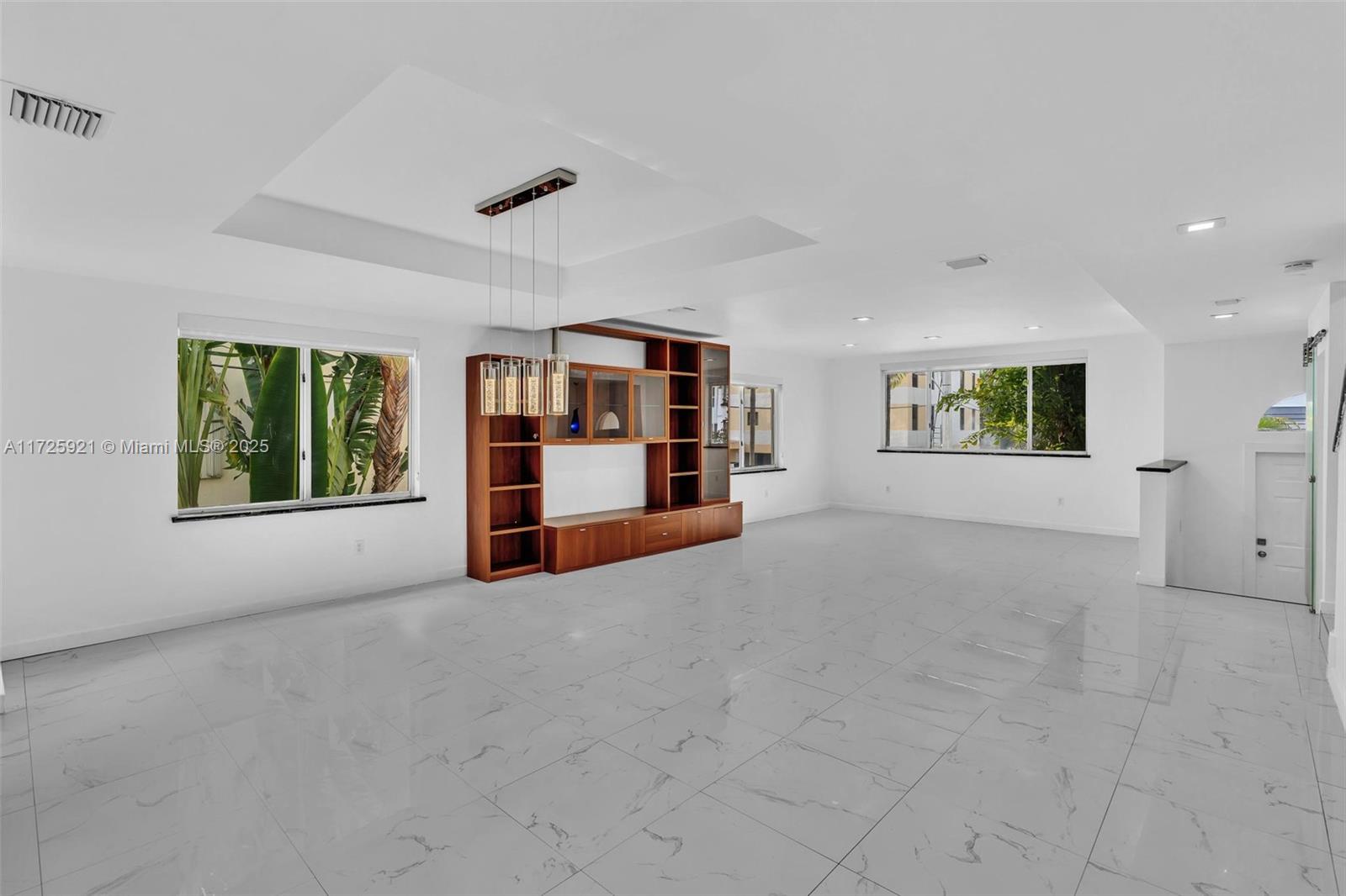 10065 Bay Harbor Ter Property Photo 6