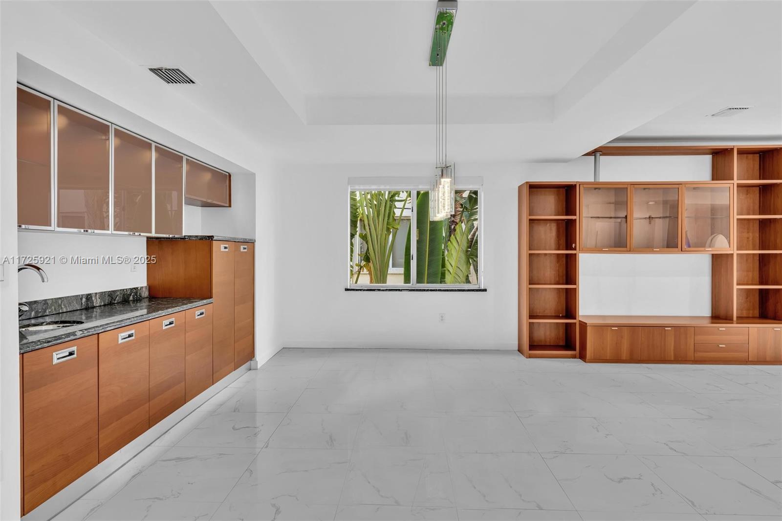 10065 Bay Harbor Ter Property Photo 8
