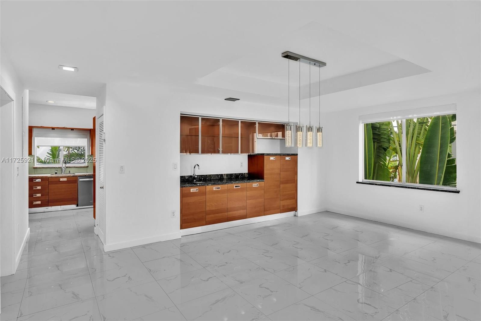 10065 Bay Harbor Ter Property Photo 9