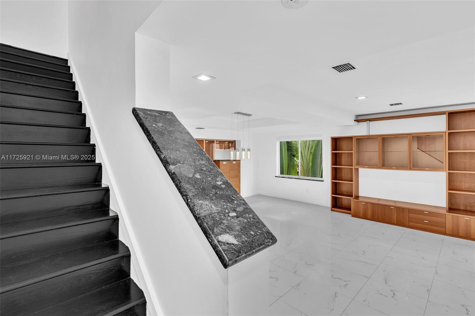 10065 Bay Harbor Ter Property Photo 11