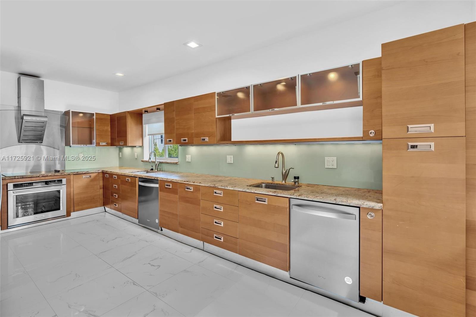 10065 Bay Harbor Ter Property Photo 12