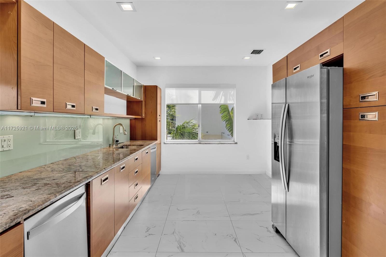 10065 Bay Harbor Ter Property Photo 14