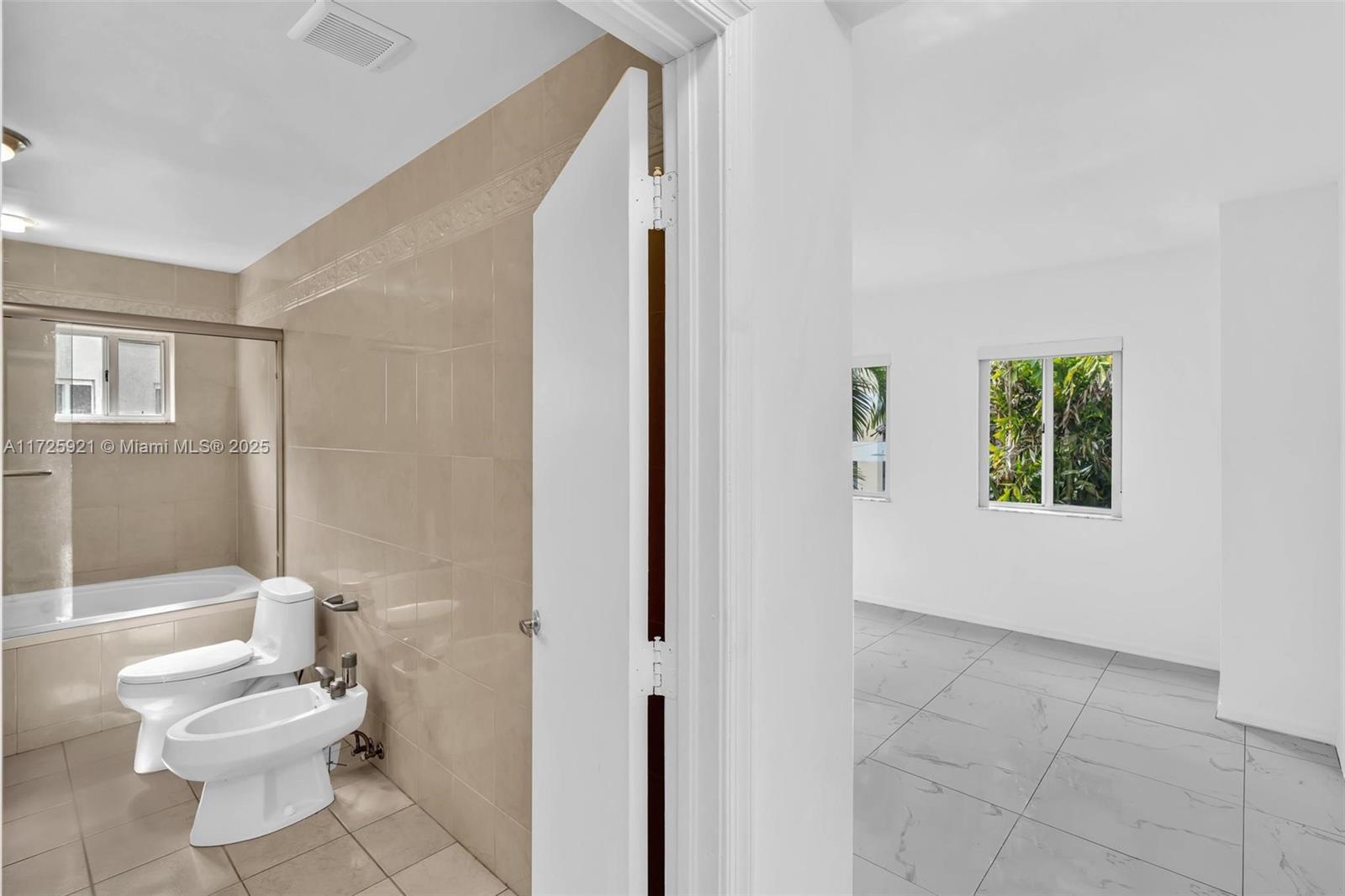 10065 Bay Harbor Ter Property Photo 15