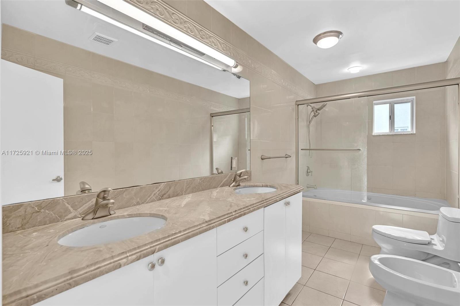 10065 Bay Harbor Ter Property Photo 16