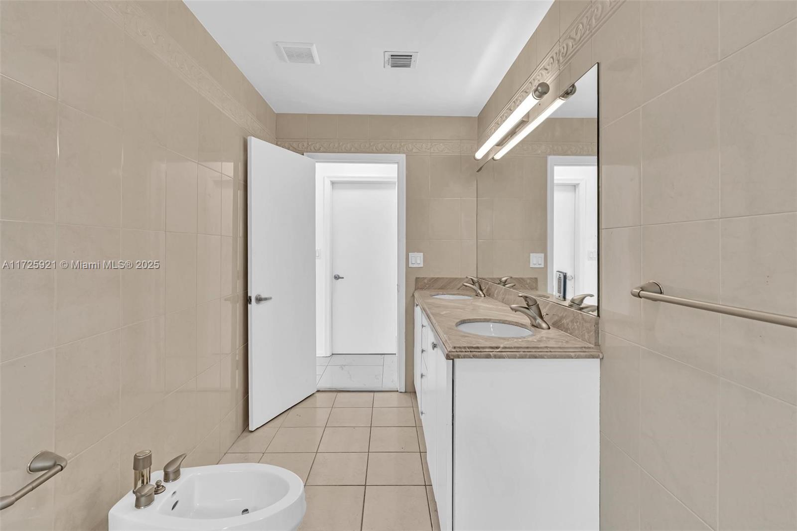 10065 Bay Harbor Ter Property Photo 17