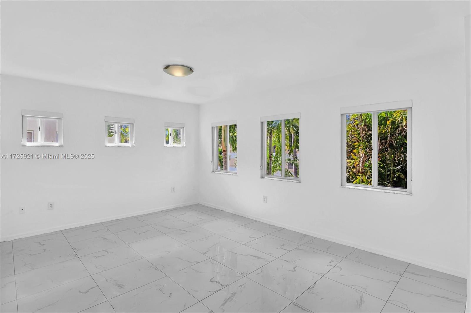 10065 Bay Harbor Ter Property Photo 18