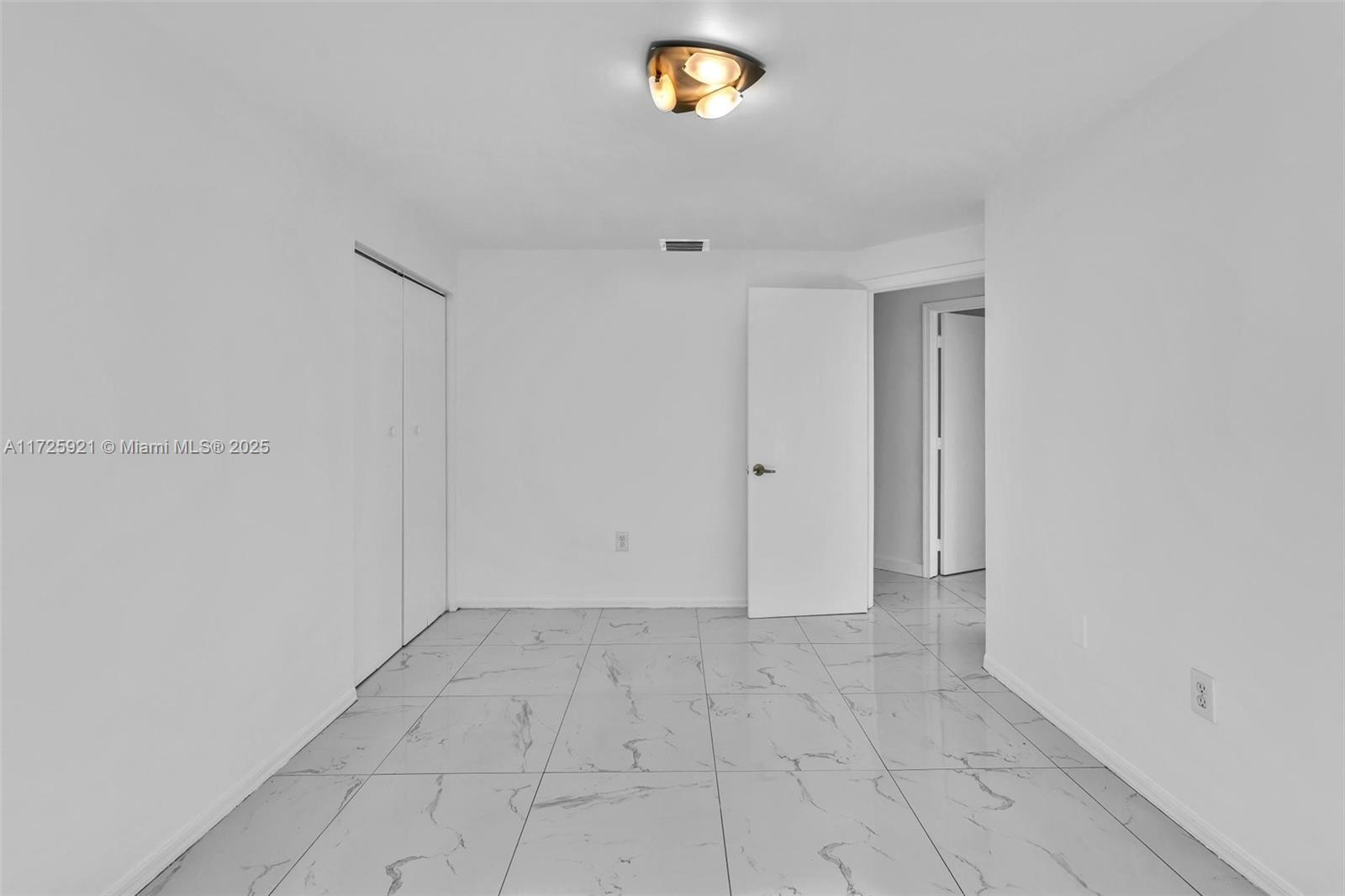 10065 Bay Harbor Ter Property Photo 25