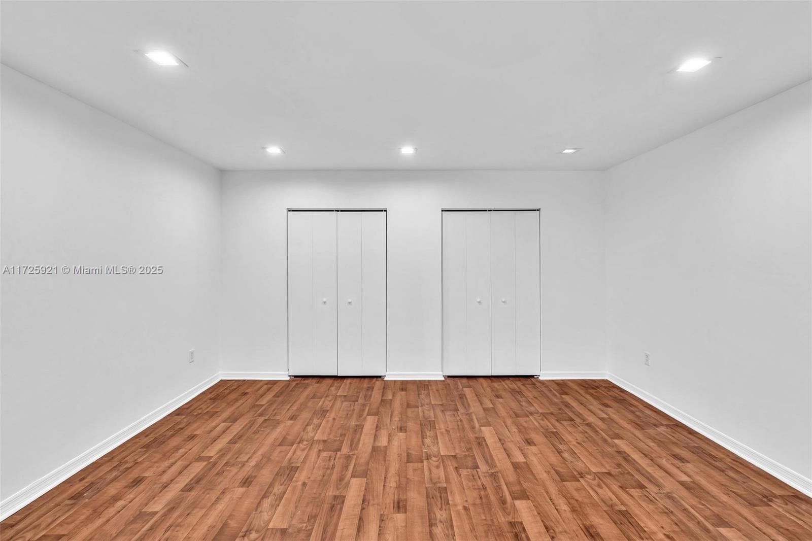 10065 Bay Harbor Ter Property Photo 31
