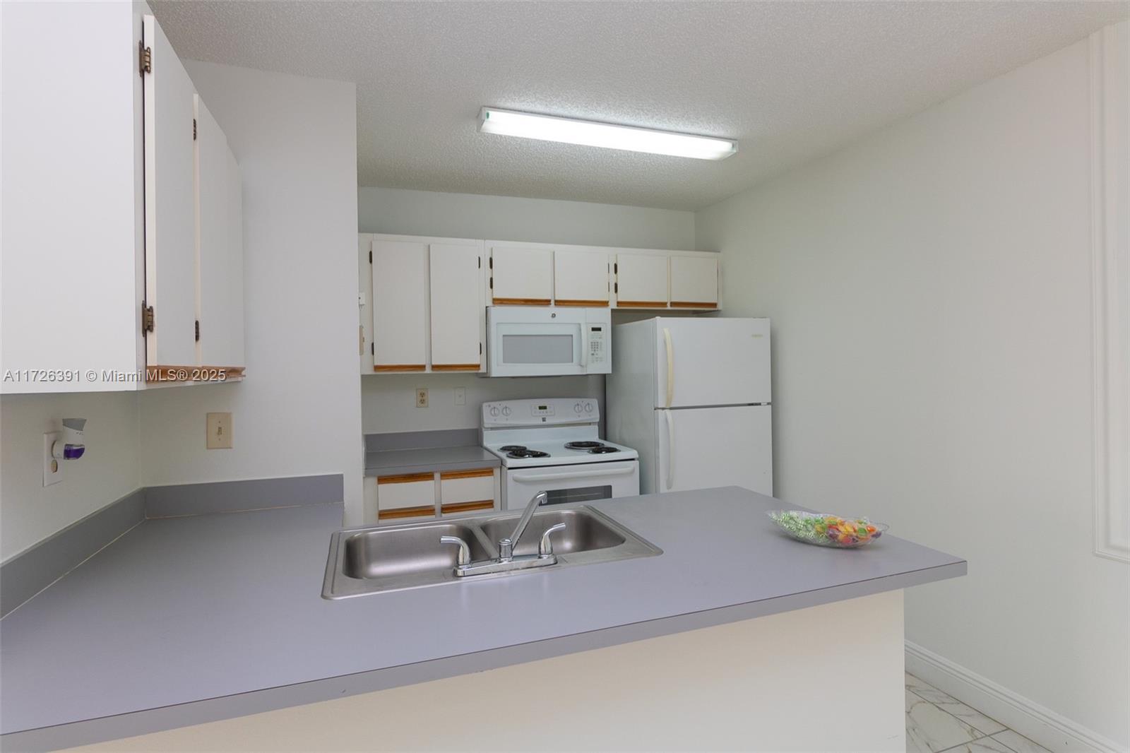18304 Nw 68th Ave L Property Photo 3