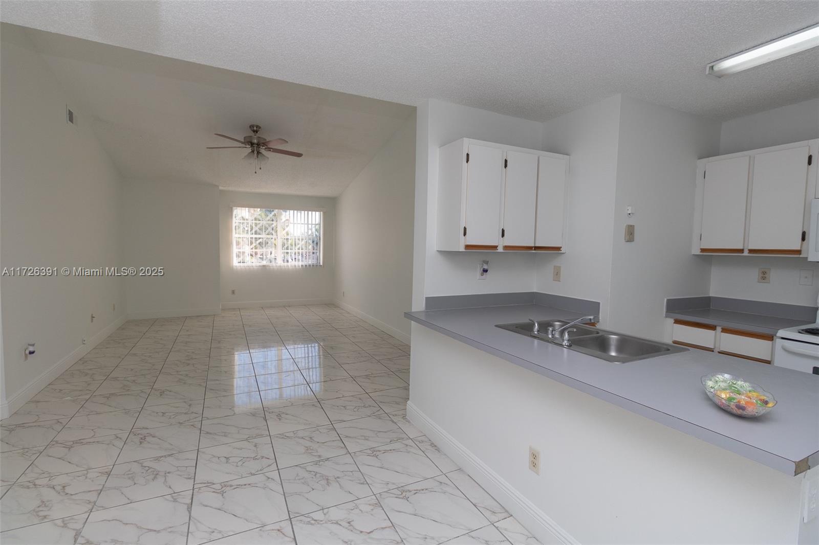 18304 Nw 68th Ave L Property Photo 7
