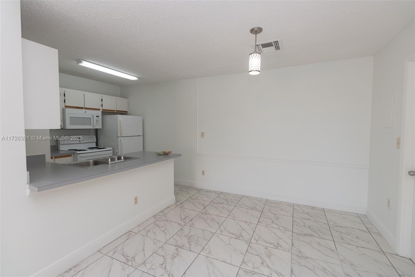 18304 Nw 68th Ave L Property Photo 9