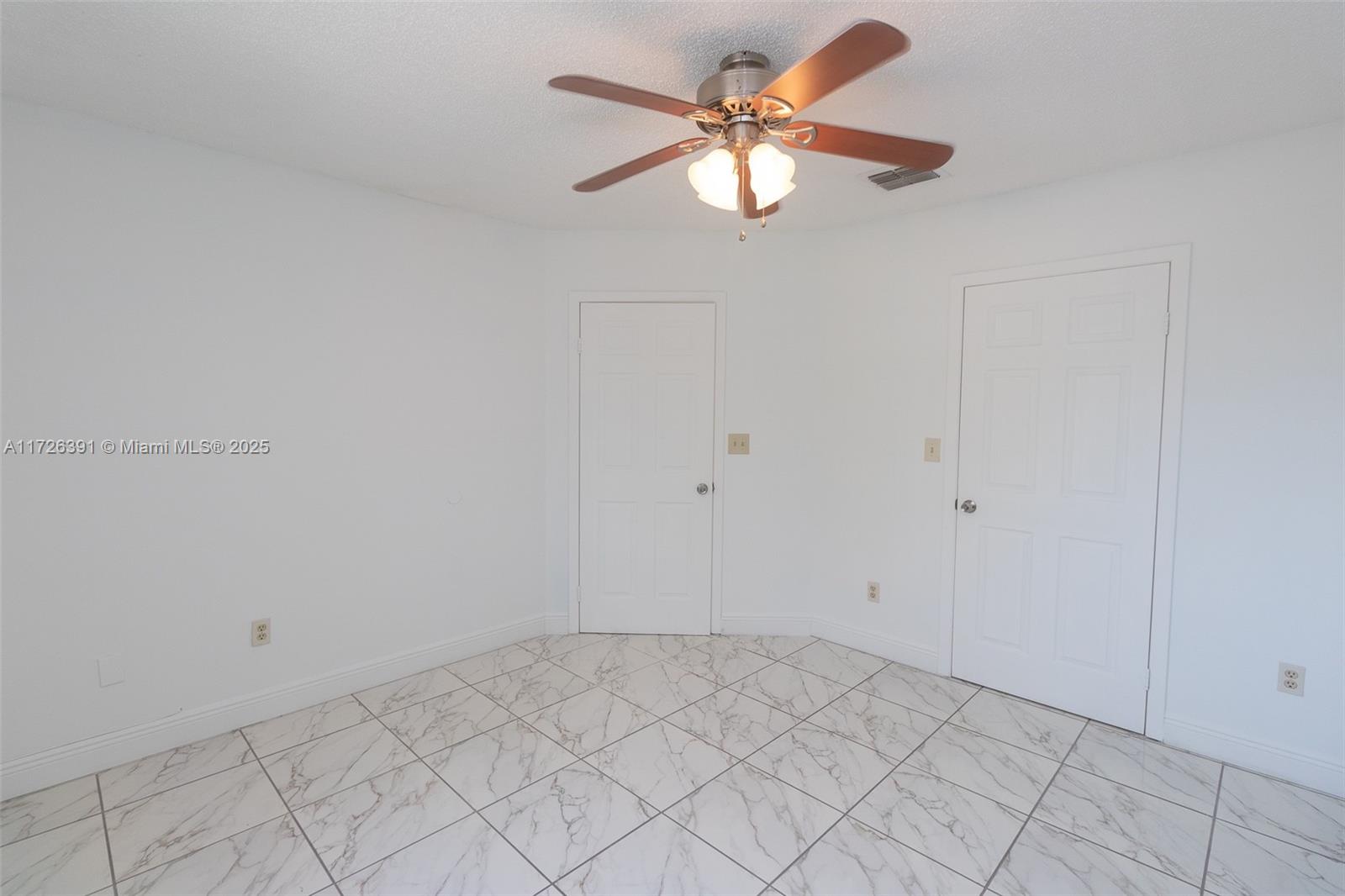 18304 Nw 68th Ave L Property Photo 11
