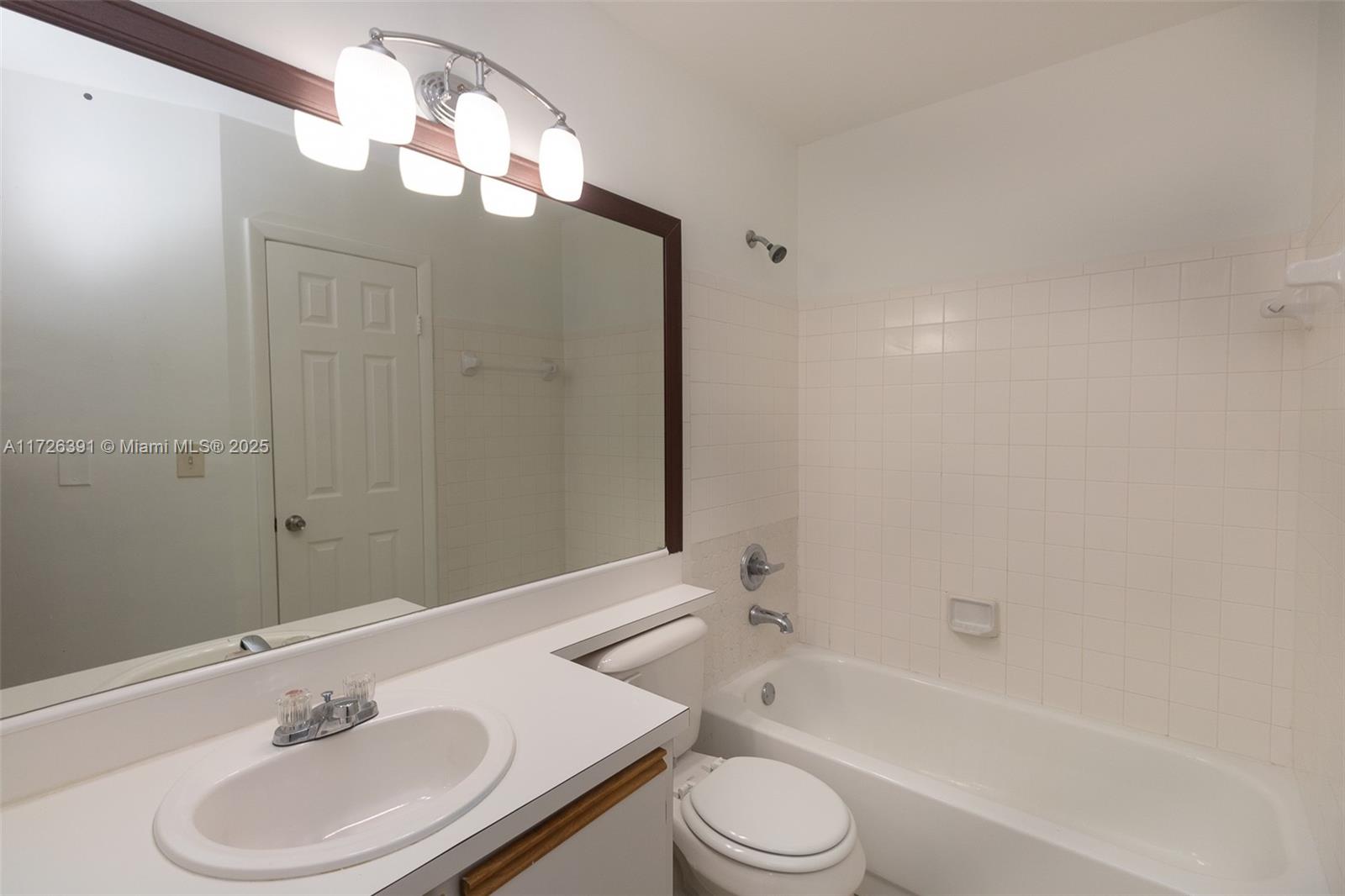 18304 Nw 68th Ave L Property Photo 17