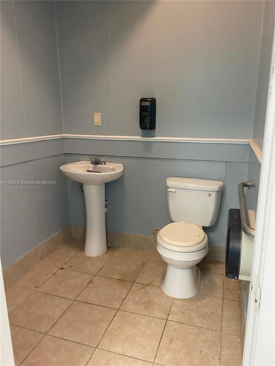2475 S Park Ave Property Photo 12
