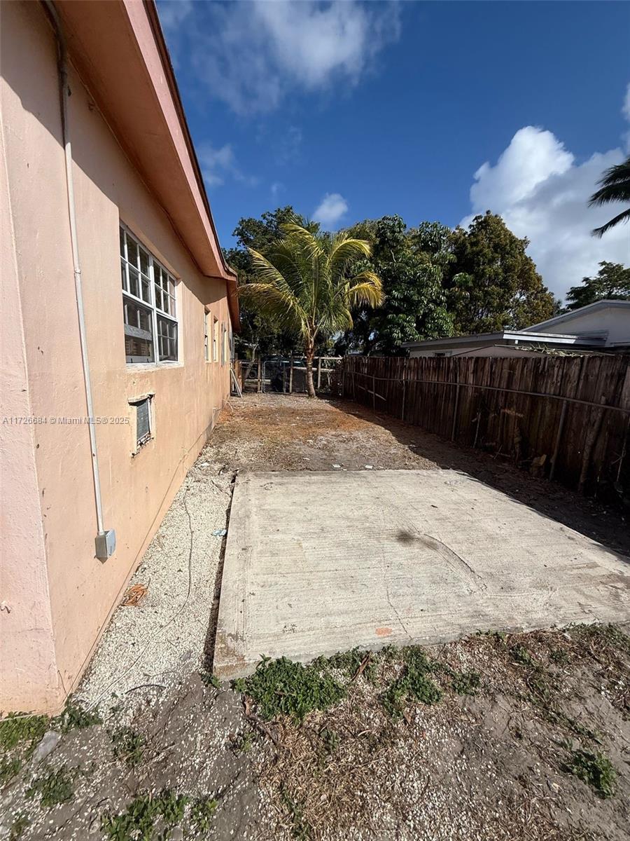 1020 Ne 179th St Property Photo 4
