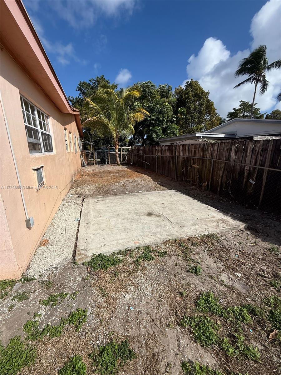 1020 Ne 179th St Property Photo 5