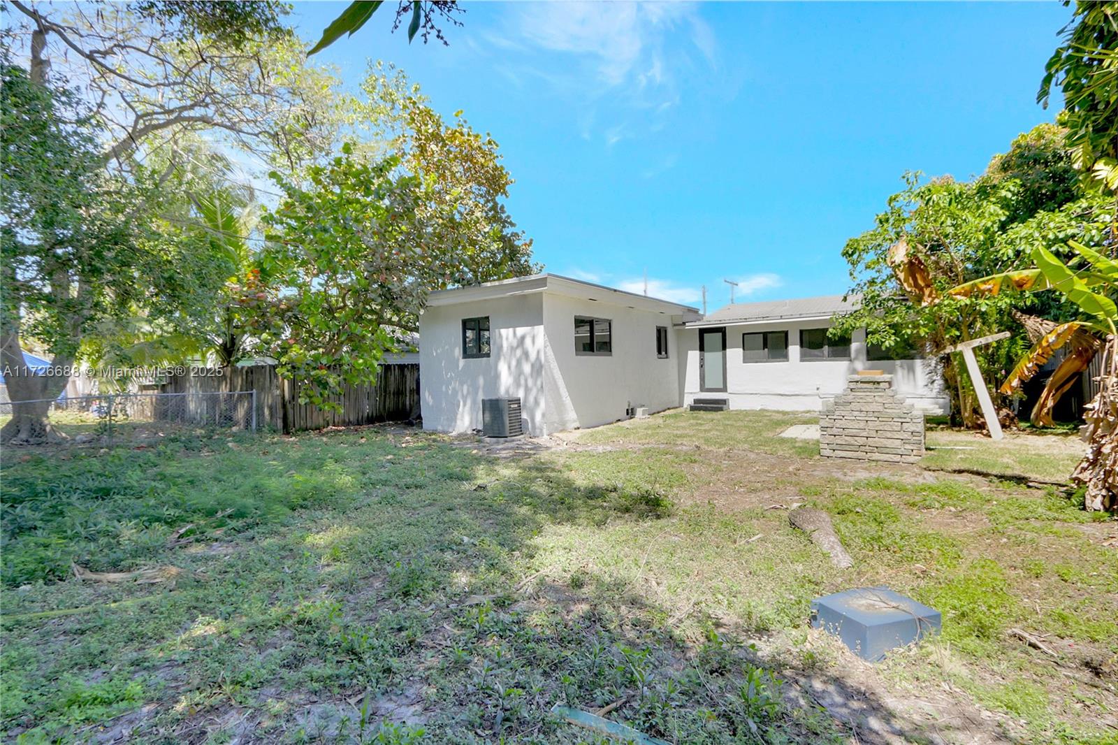 2454 Garfield St Property Photo 3