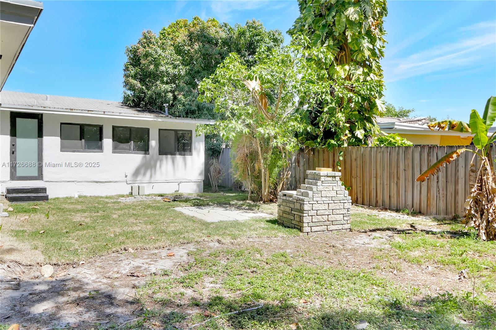 2454 Garfield St Property Photo 4