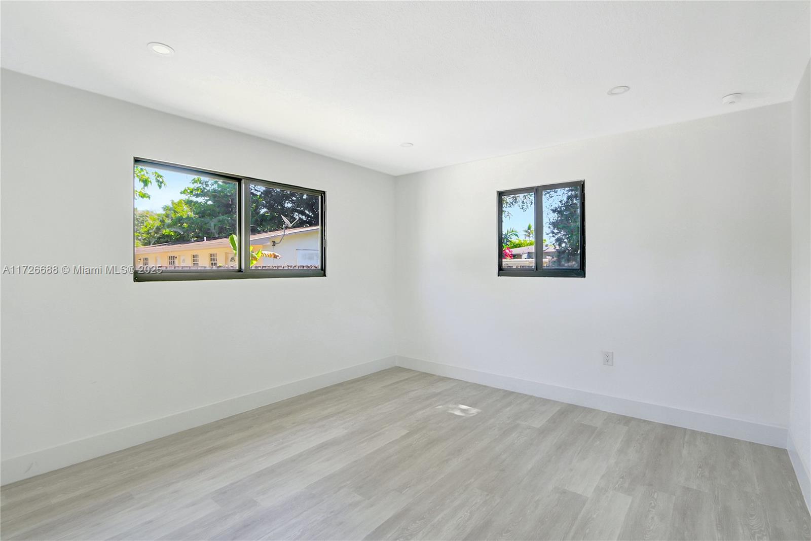 2454 Garfield St Property Photo 18