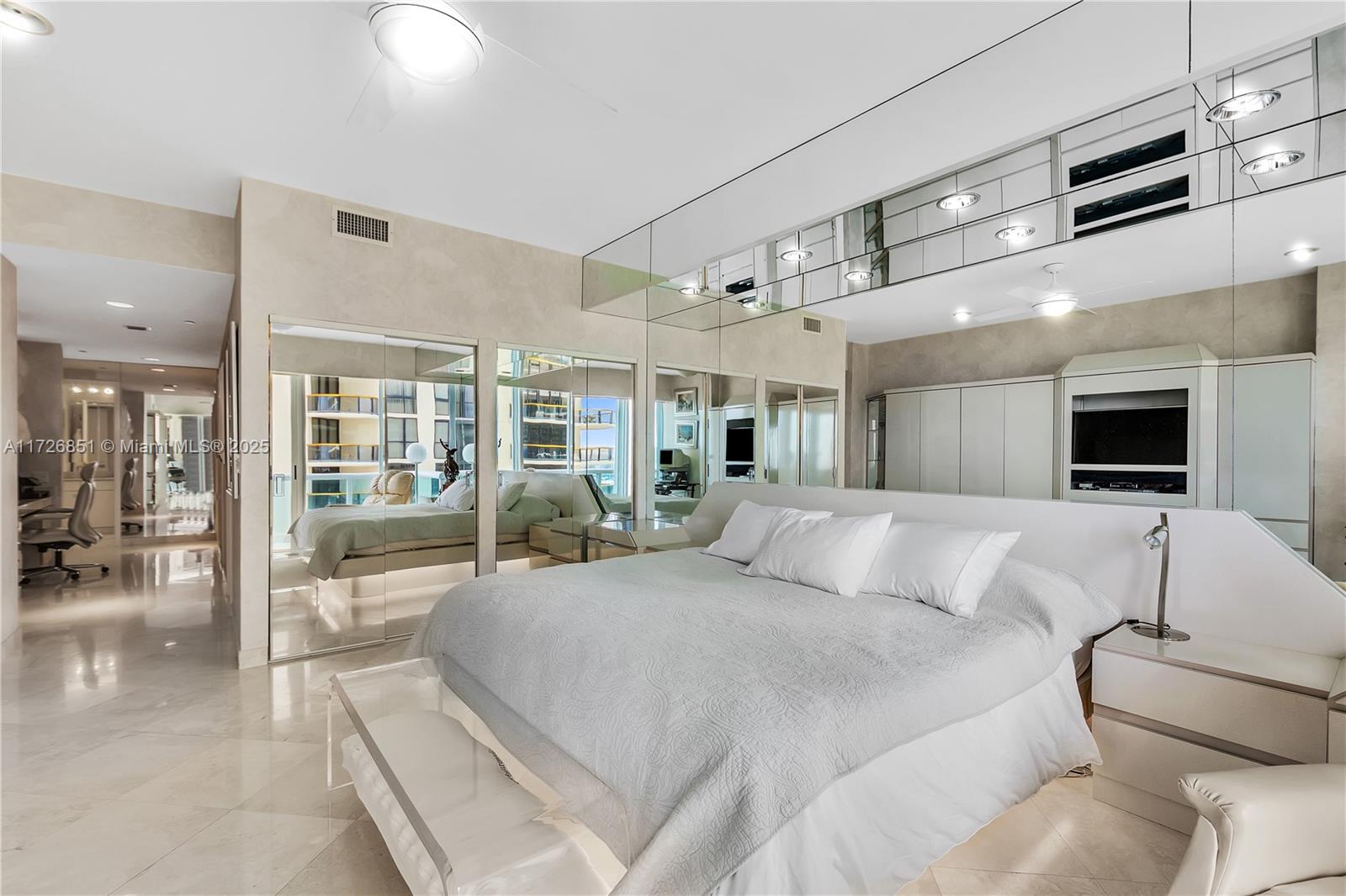 10101 Collins Ave 11d+cabana Property Photo 49