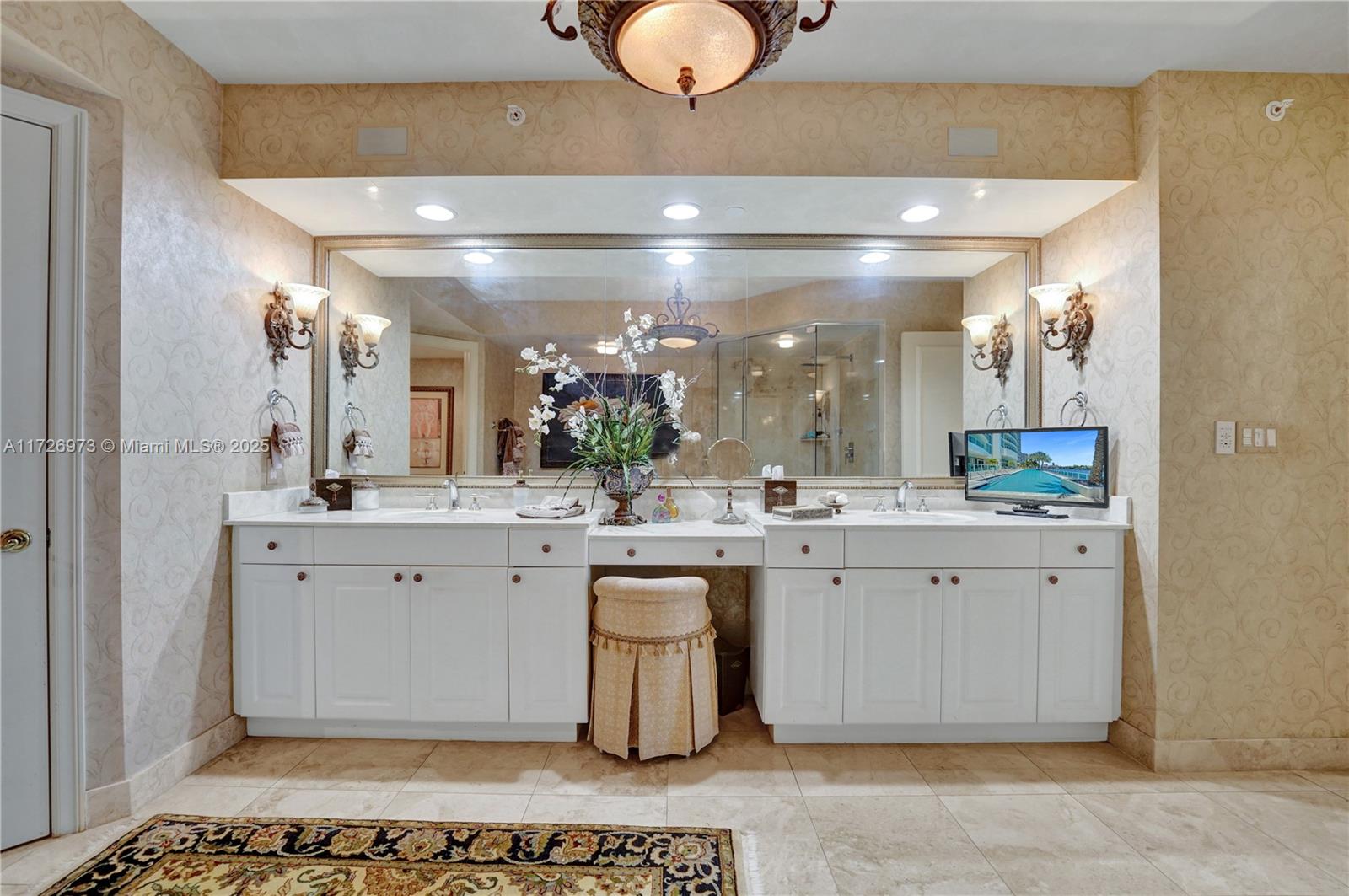 20201 E Country Club Dr 1203 Property Photo 46