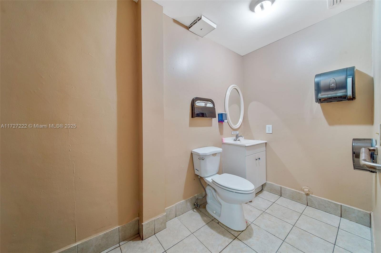 25 E 4th St Property Photo 11