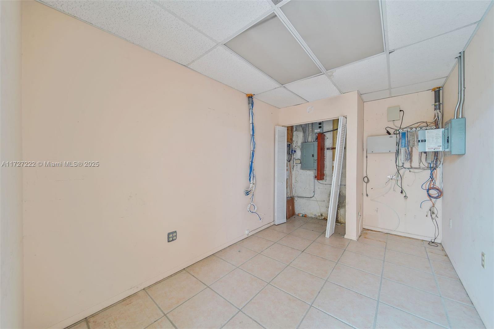 25 E 4th St Property Photo 16