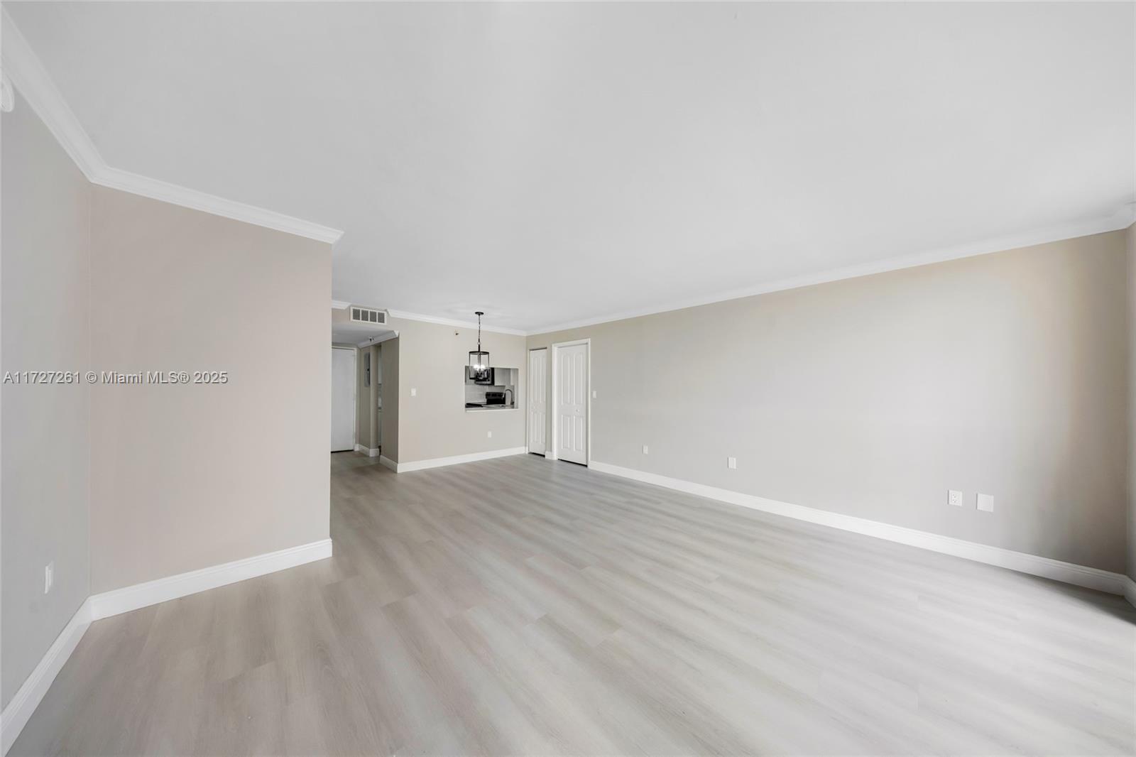 6830 Indian Creek Dr 1d Property Photo 7