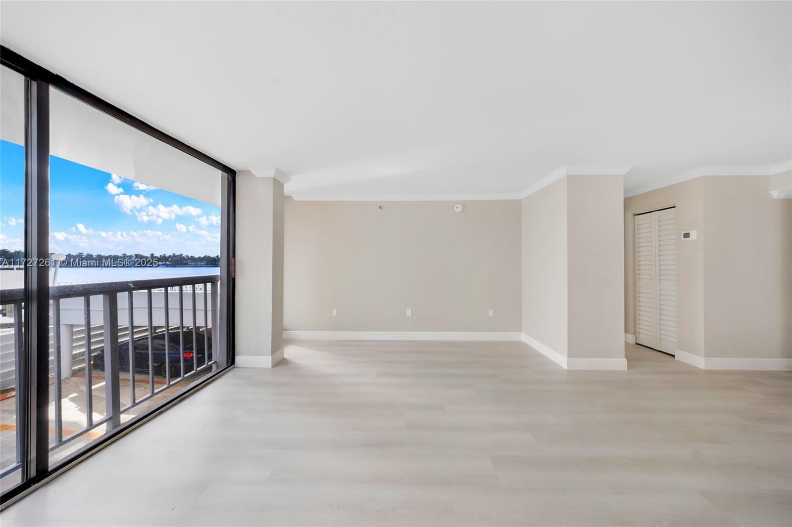 6830 Indian Creek Dr 1d Property Photo 10