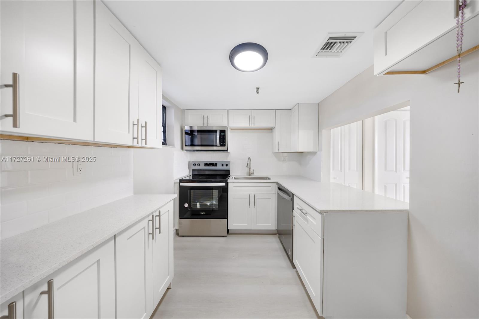 6830 Indian Creek Dr 1d Property Photo 13