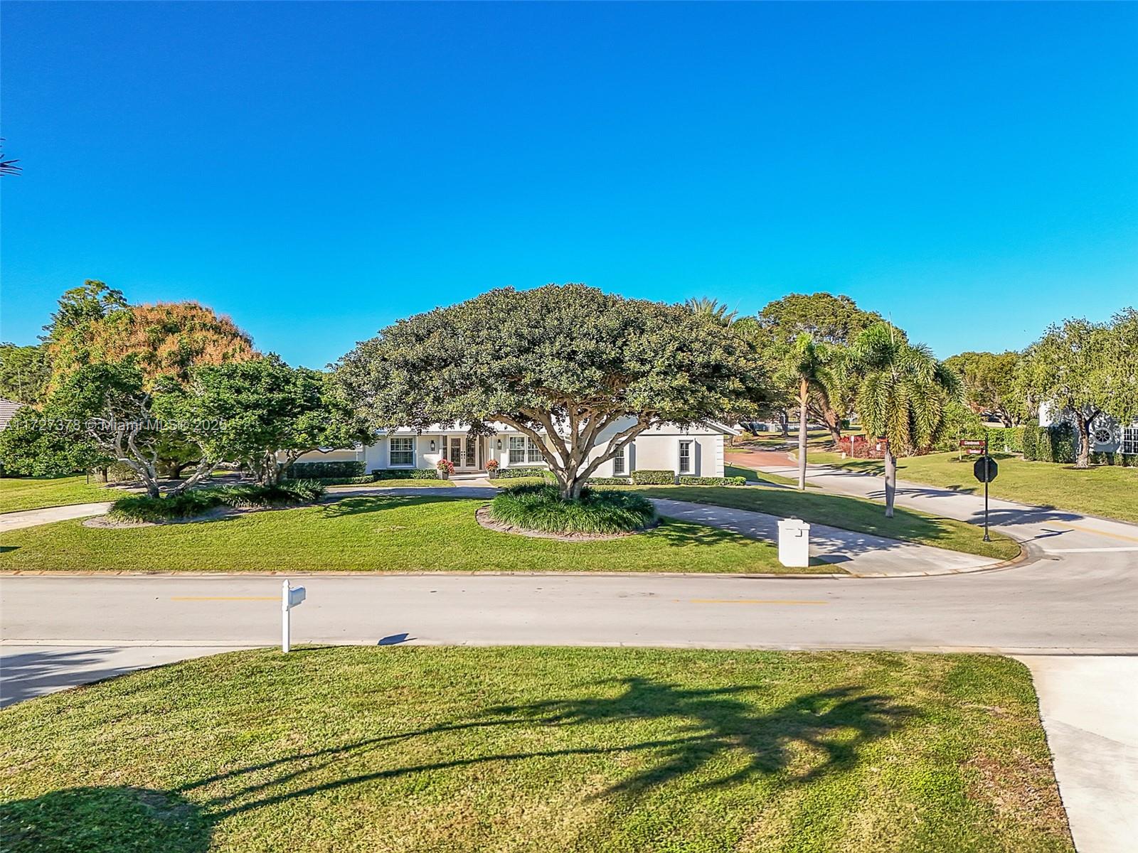 444 Glenbrook Dr Property Photo