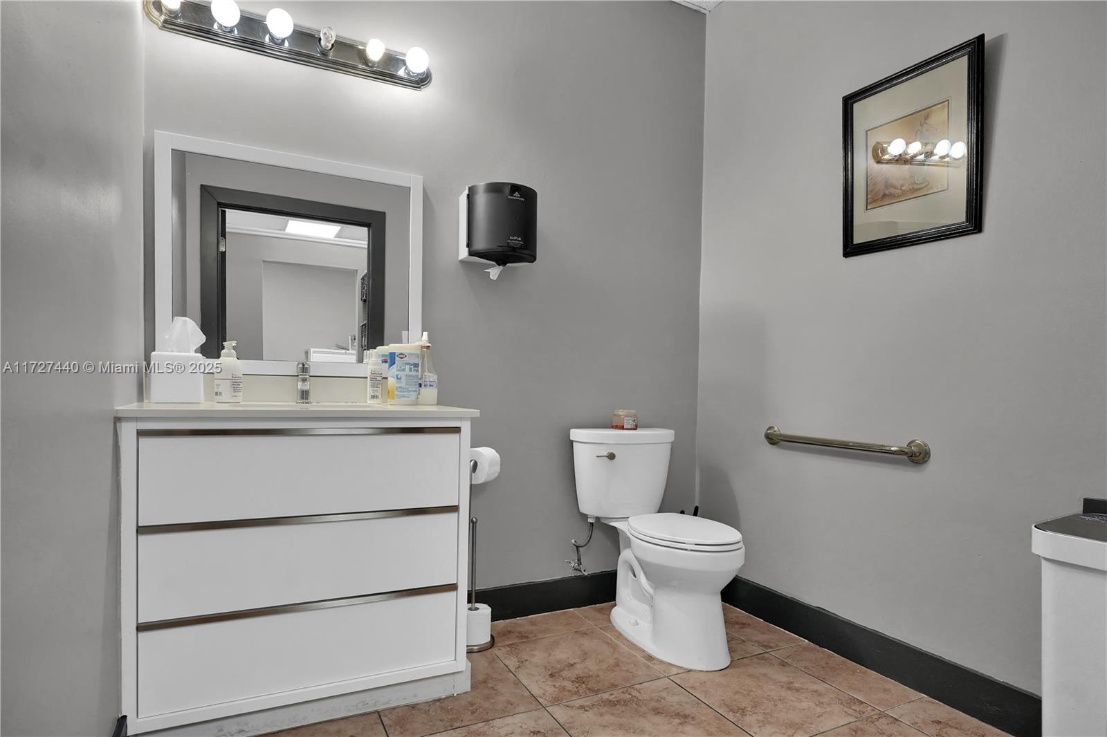 8115 Nw 33rd St 8115 Property Photo 13