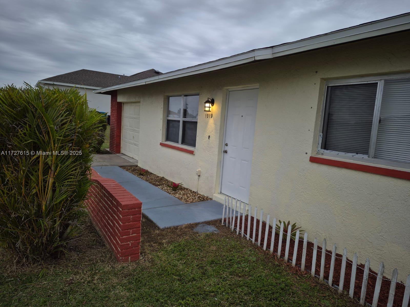 1019 Nw 7th Place Property Photo 3