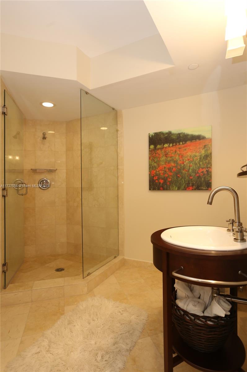 6365 Collins Ave 3401 Property Photo 21