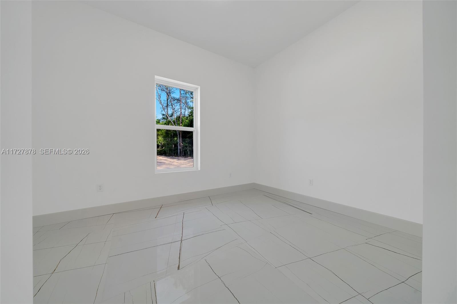 A11727878 Property Photo 12