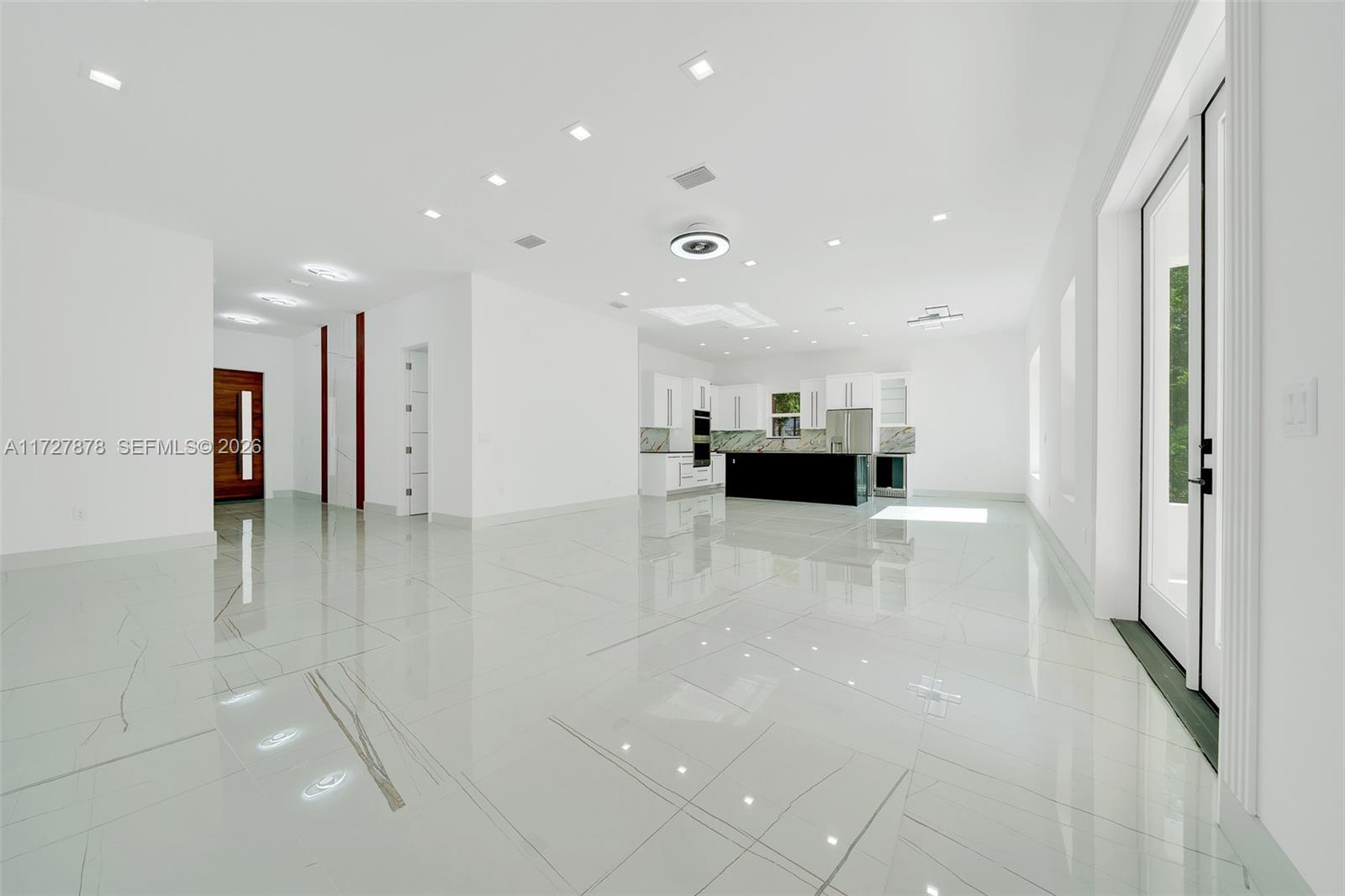A11727878 Property Photo 30