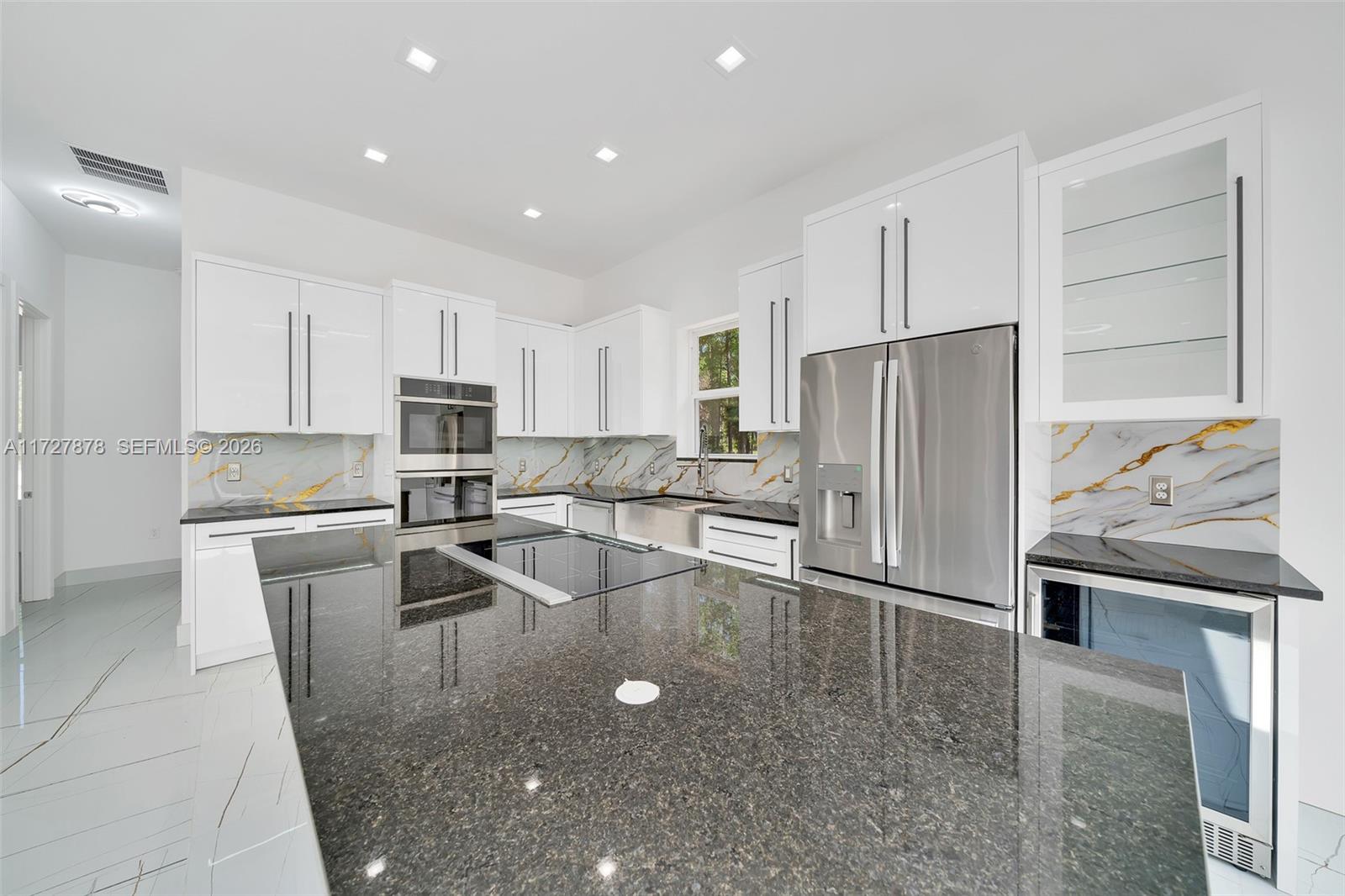 A11727878 Property Photo 36