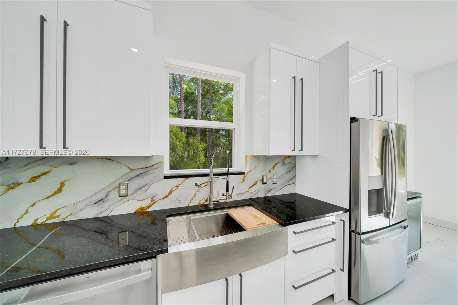 A11727878 Property Photo 39