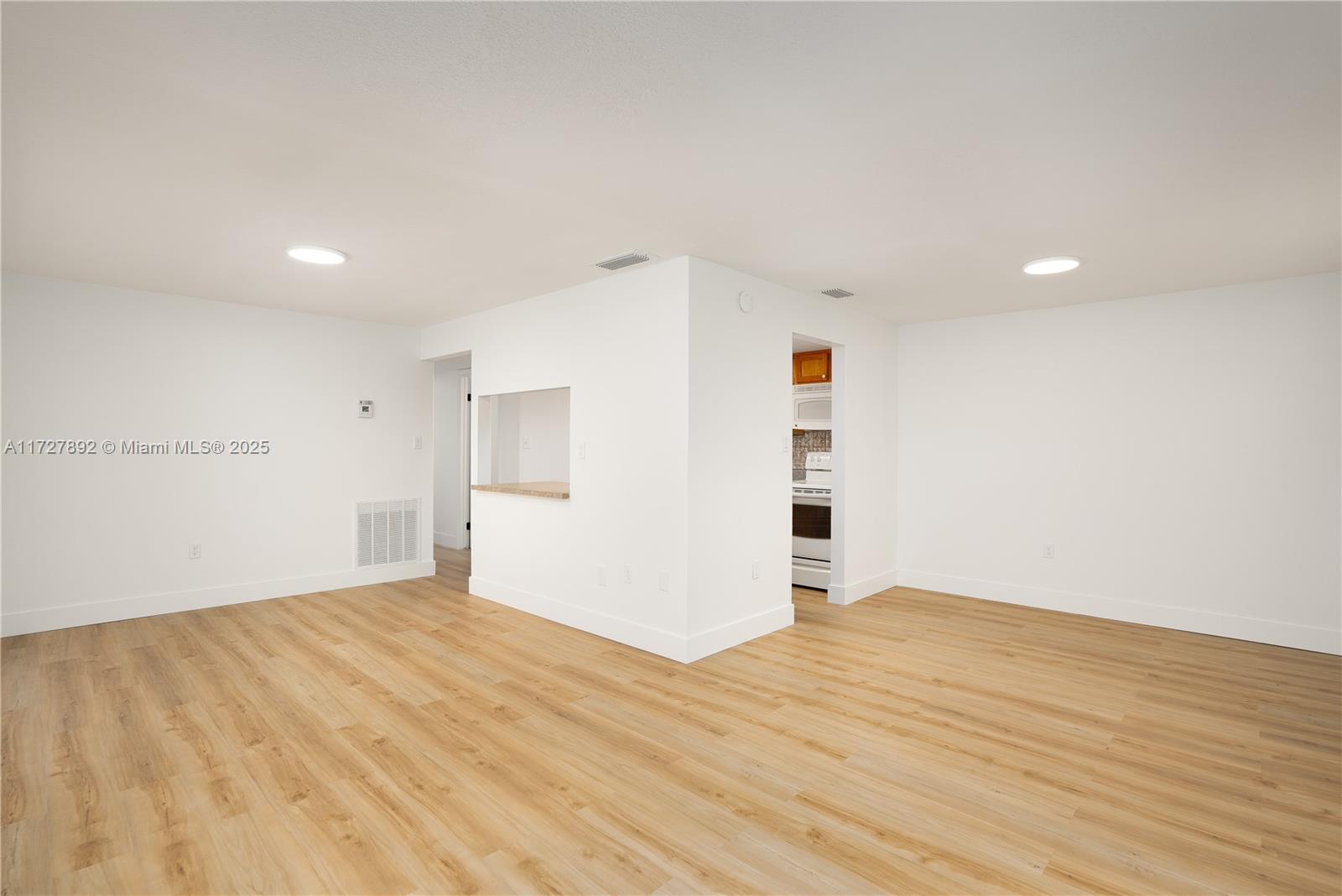 22291 Westchester 405 Property Photo 1