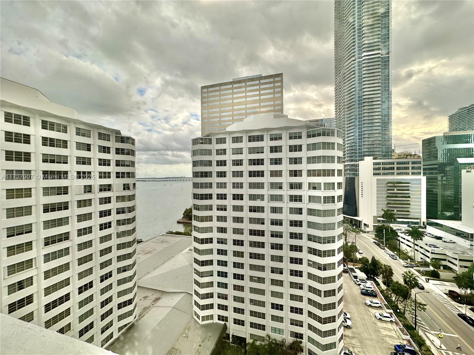 825 Brickell Bay Dr 1751 Property Photo 4