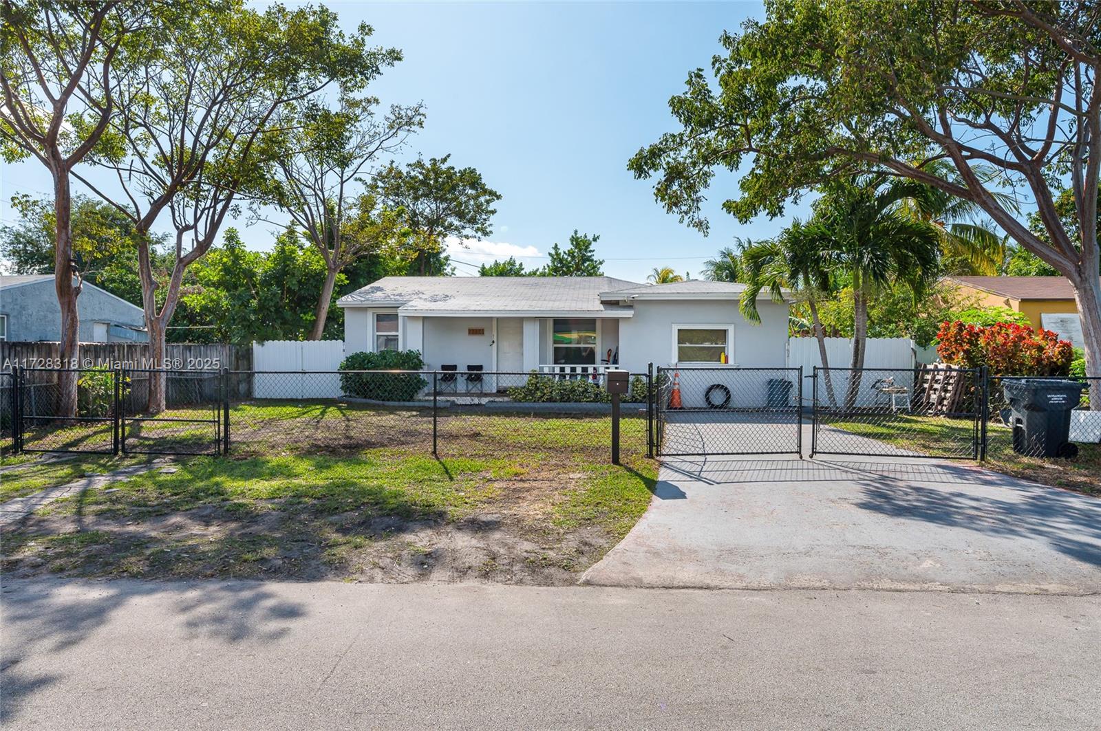 2114 Plunkett St Property Photo 1