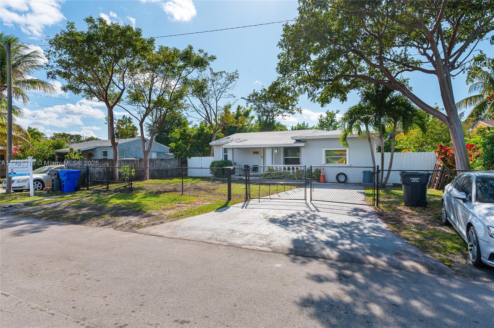 2114 Plunkett St Property Photo 3