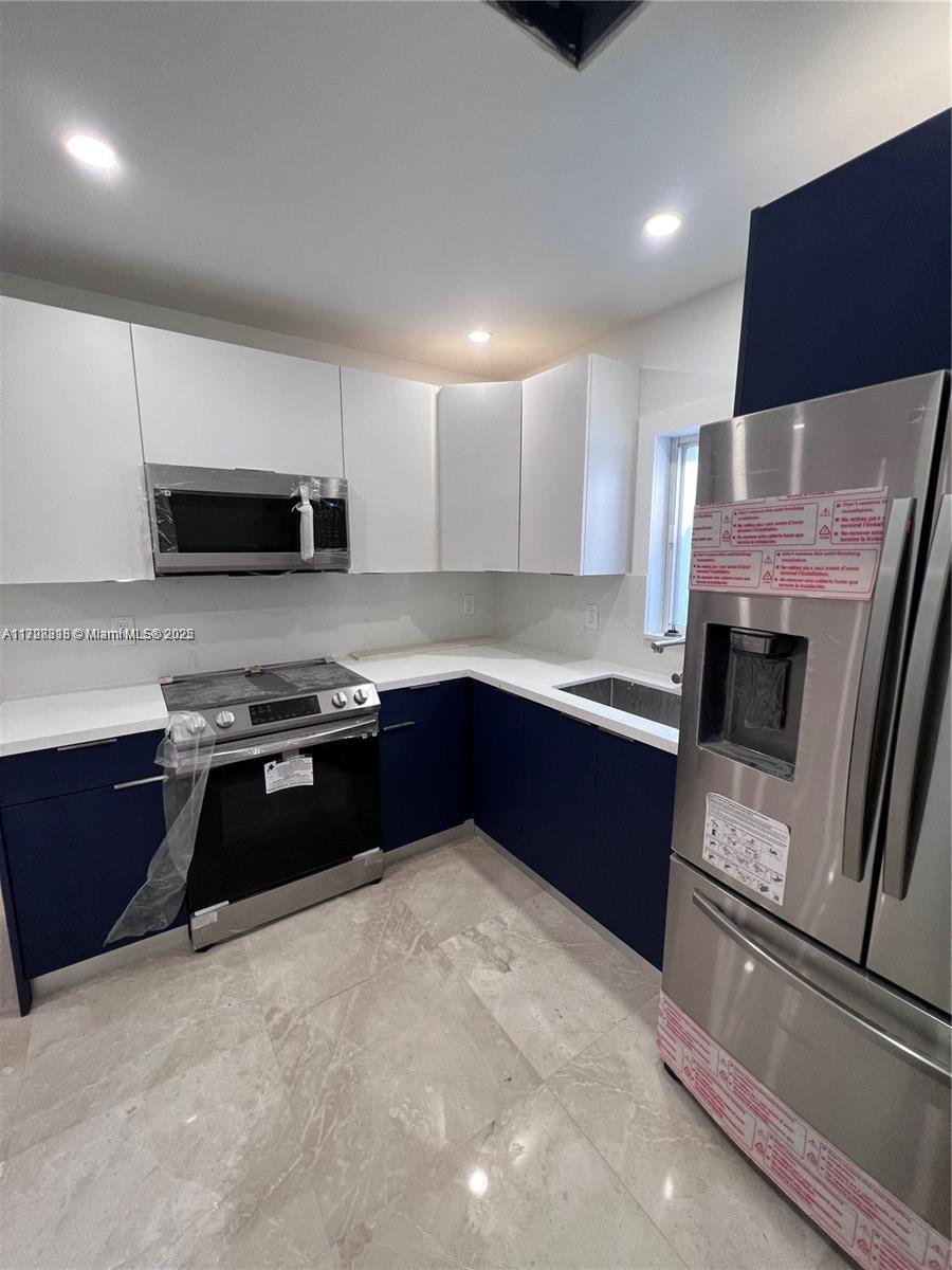 2114 Plunkett St Property Photo 4
