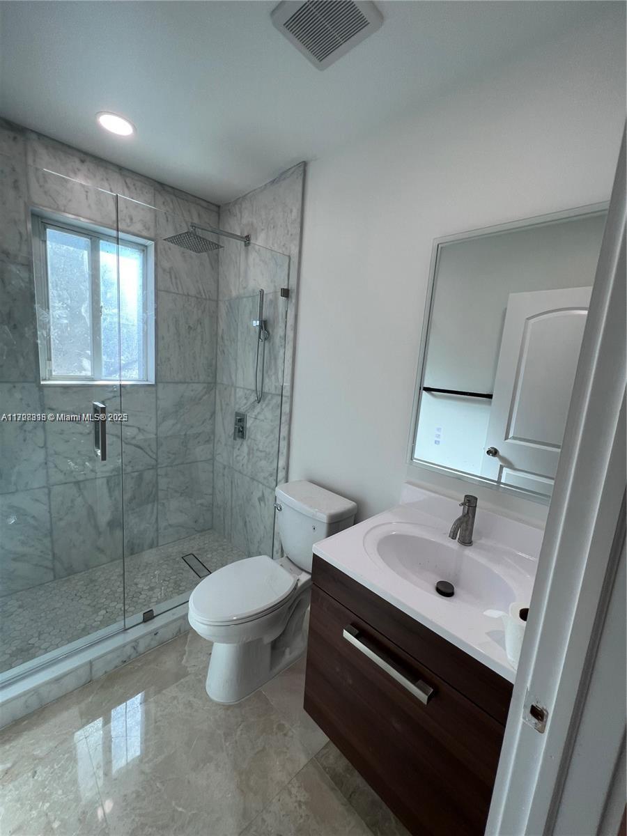 2114 Plunkett St Property Photo 10
