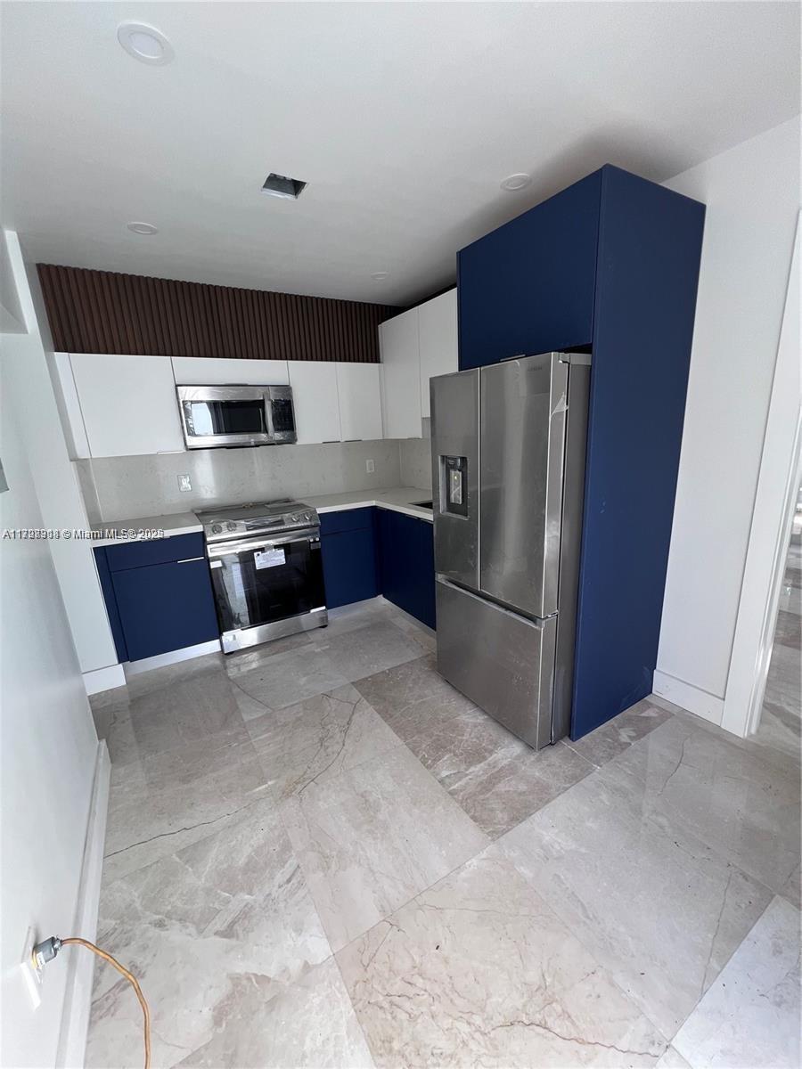 2114 Plunkett St Property Photo 11